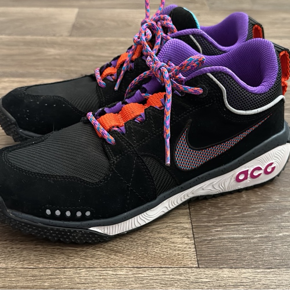 Nike ACG Dog Mountain hiking boots